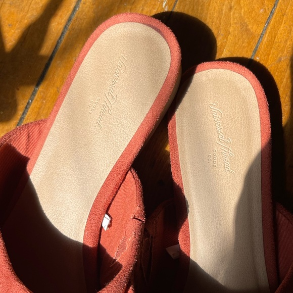 Universal Thread Flats - Picture 2 of 4